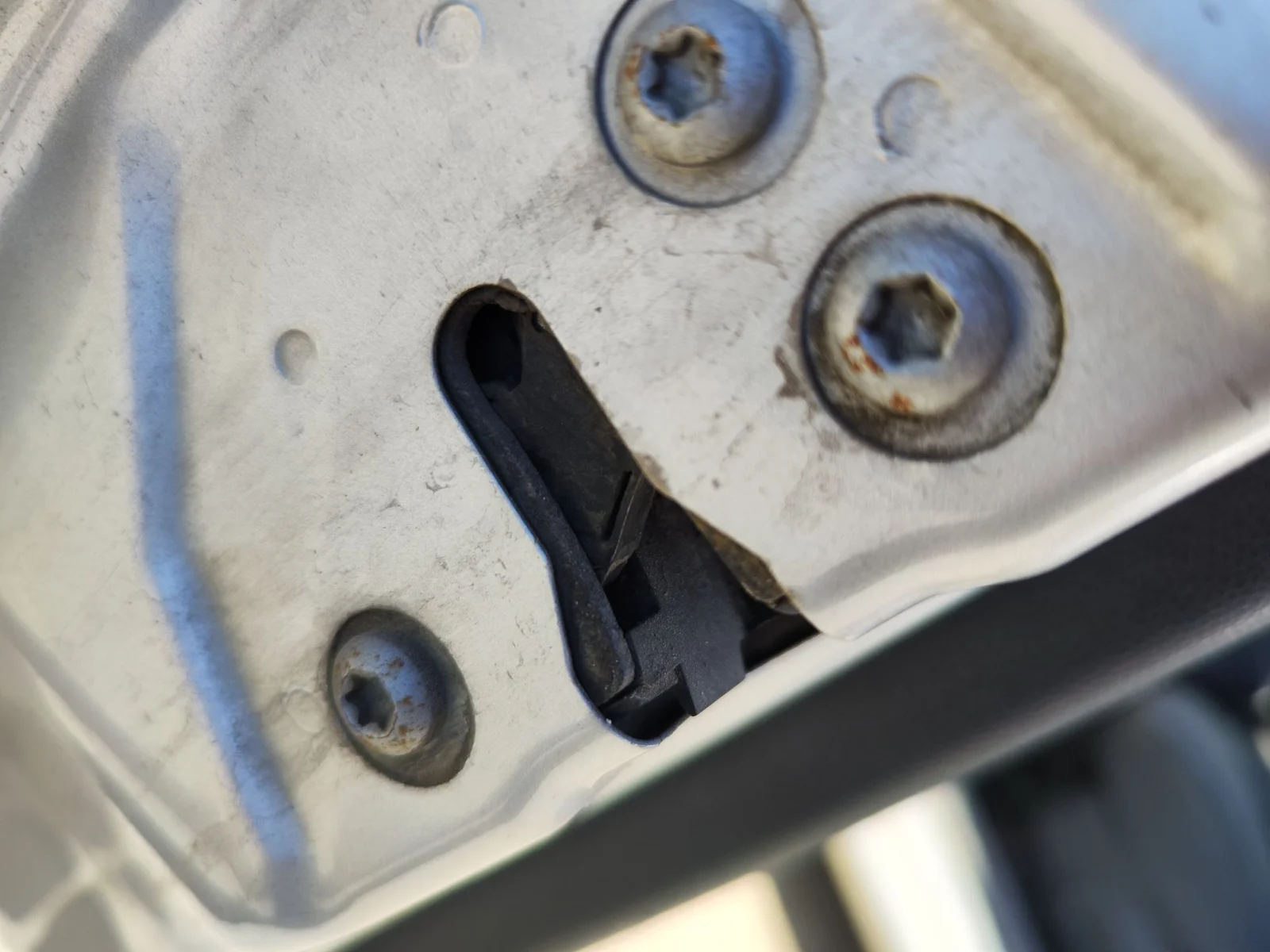 Foto de CERRADURA PUERTA DELANTERA DERECHA FORD KA (CCU) 1.3 TDCi CAT (75 CV / 55 KW) referencia 1769260
