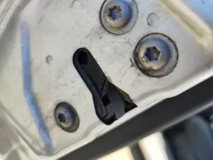 Foto de CERRADURA PUERTA DELANTERA DERECHA FORD KA (CCU) 1.3 TDCi CAT (75 CV / 55 KW) referencia 1769260