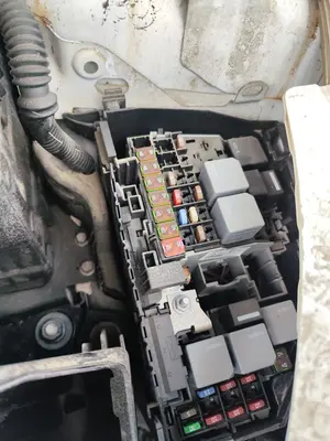 Foto de CAJA RELES / FUSIBLES LAND ROVER RANGE ROVER EVOQUE 2.0 Td4 CAT (150 CV / 110 KW)