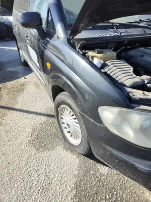 Foto de ALETA DELANTERA DERECHA SSANGYONG RODIUS 2.7 Turbodiesel CAT (163 CV / 120 KW)