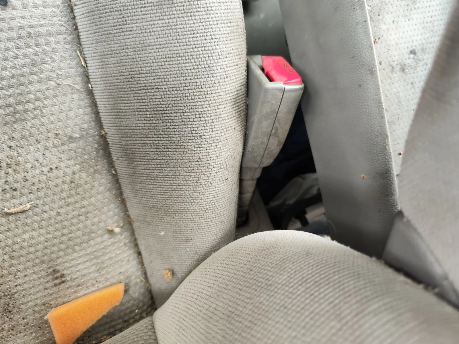 Foto de ENGANCHE CINTURON DELANTERO IZQUIERDO KIA CARNIVAL 2.9 CRDi CAT (185 CV / 136 KW)