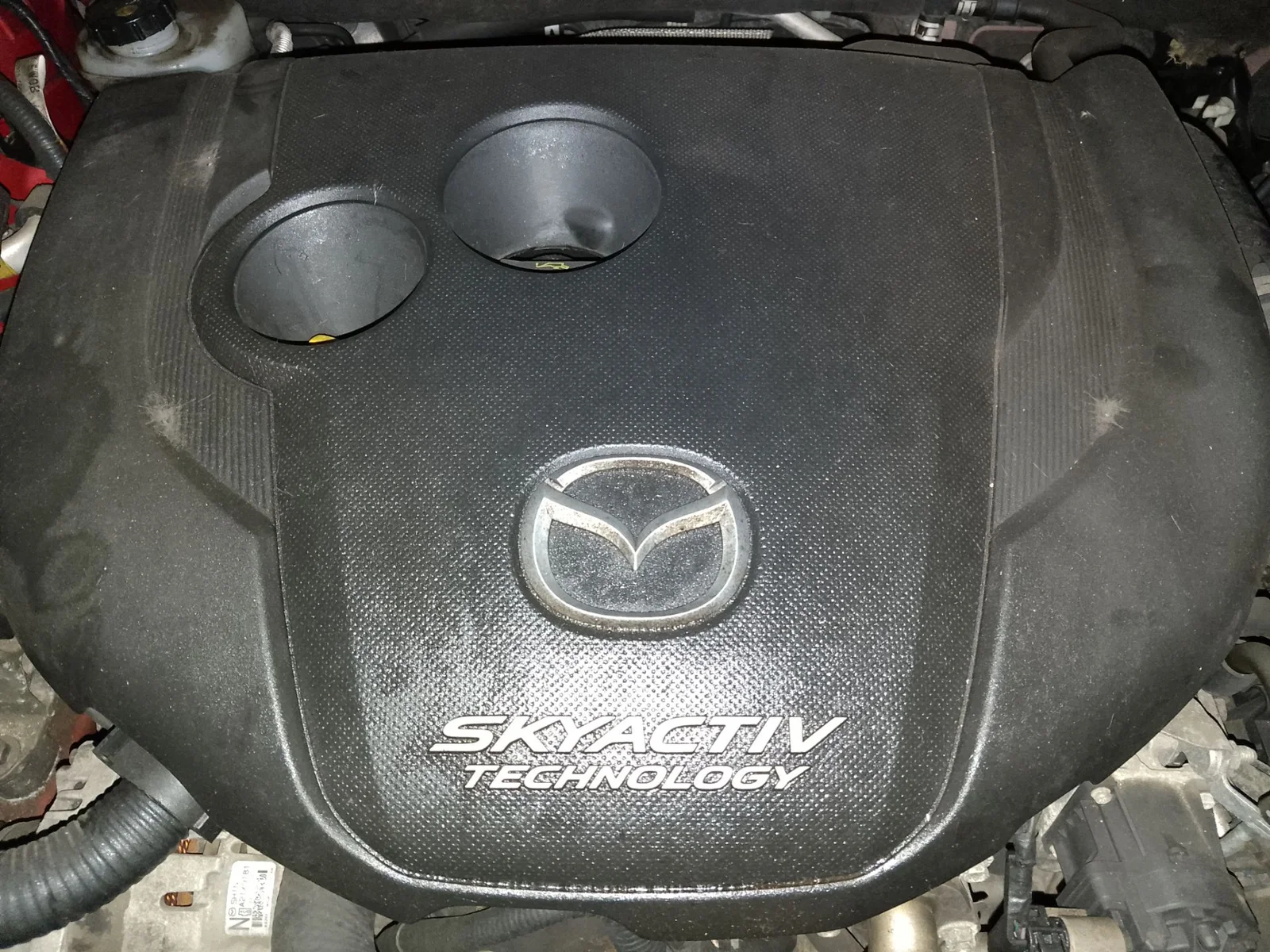 Foto de TAPA MOTOR MAZDA 6 BERLINA (GJ) 2.2 Turbodiesel CAT (175 CV / 129 KW)