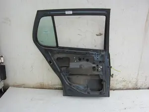 Foto de PUERTA TRASERA IZQUIERDA VOLKSWAGEN POLO III BERLINA (6N2) 1.4 16V (75 CV / 55 KW) foto 5