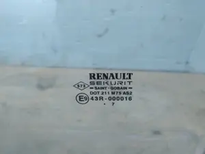 Foto de LUNA DELANTERA IZQUIERDA RENAULT MEGANE II BERLINA 3P 1.9 dCi Diesel (120 CV / 88 KW) referencia 43R000016 foto 2