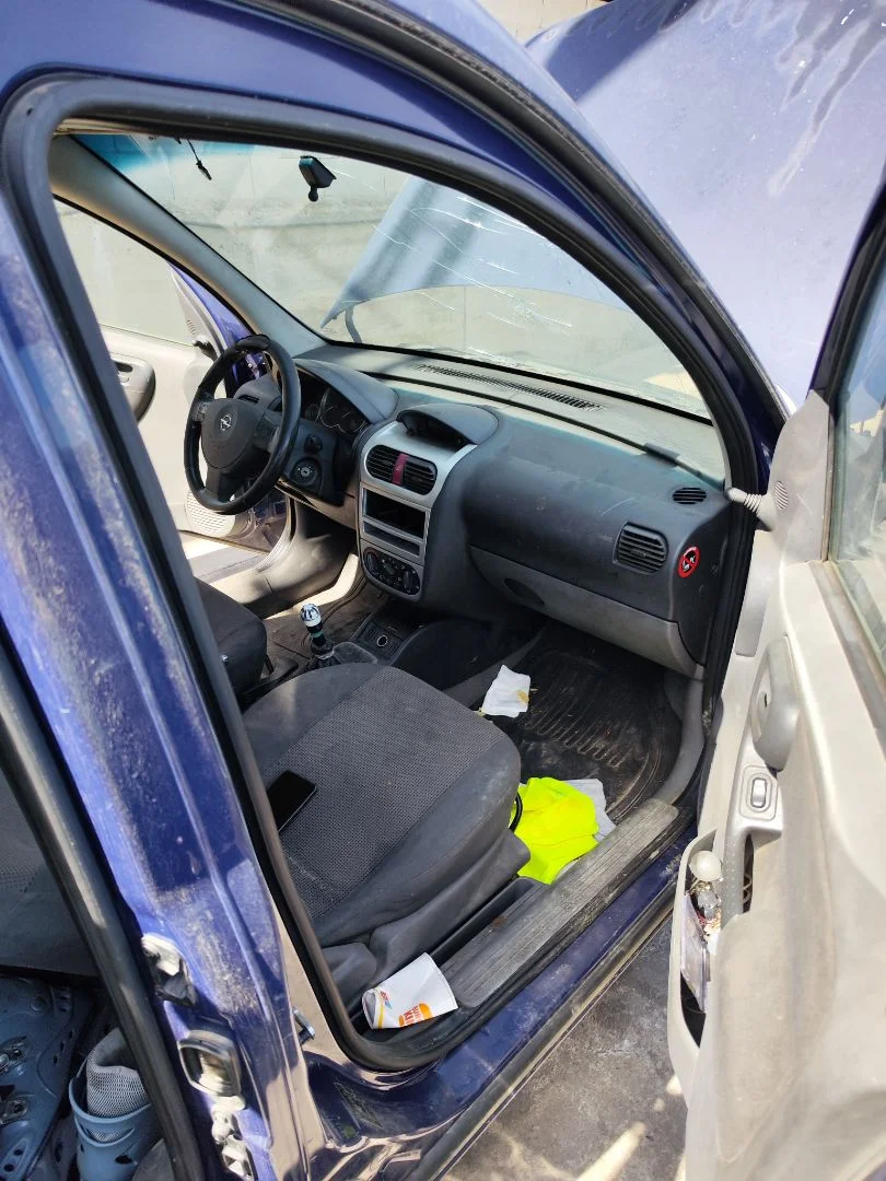 Foto de GOMAS CONTORNO PUERTA OPEL COMBO (CORSA C) 1.3 16V CDTI CAT (Z 13 DT / LN9) (69 CV / 51 KW)