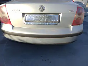Foto de PARAGOLPES TRASERO VOLKSWAGEN PASSAT BERLINA (3B3) 1.9 TDI (131 CV / 96 KW) foto 2