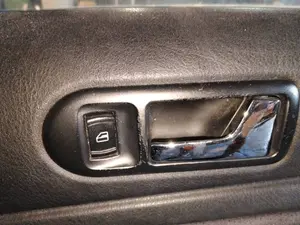 Foto de MANETA INTERIOR DELANTERA DERECHA VOLKSWAGEN PASSAT BERLINA (3B2) 1.9 TDI (110 CV / 81 KW) referencia 3B1837114T B41
