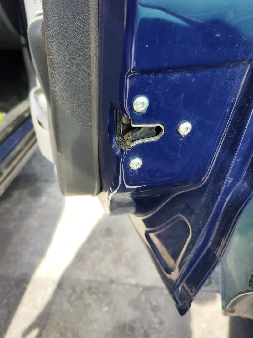 Foto de CERRADURA PUERTA DELANTERA DERECHA OPEL COMBO (CORSA C) 1.3 16V CDTI CAT (Z 13 DT / LN9) (69 CV / 51 KW) referencia 13154792