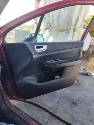 Foto de GUARNECIDO PUERTA DELANTERA DERECHA PEUGEOT 307 (S1)(04.2001) 1.6 16V CAT (109 CV / 80 KW) referencia 933116