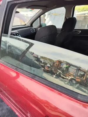 Foto de LUNA TRASERA IZQUIERDA PEUGEOT 307 (S1)(04.2001) 1.6 16V CAT (109 CV / 80 KW) referencia 9203FJ