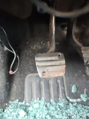 Foto de PEDAL EMBRAGUE PEUGEOT 206 1.6 16V CAT (109 CV / 80 KW)