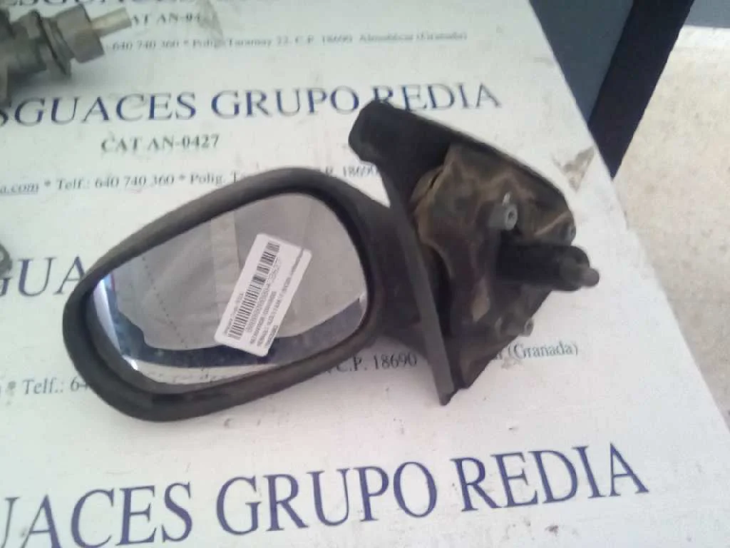 Foto de RETROVISOR IZQUIERDO RENAULT CLIO II FASE II (B/CB0) 1.2 (58 CV / 43 KW) referencia 7700435863