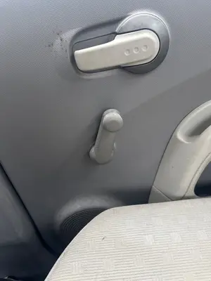 Foto de MANETA ELEVALUNAS TRASERA DERECHA NISSAN MICRA (K12E) 1.2 CAT (65 CV / 48 KW)