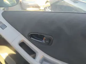 Foto de MANETA INTERIOR DELANTERA DERECHA TOYOTA YARIS (KSP9/SCP9/NLP9) 1.4 Turbodiesel CAT (90 CV / 66 KW)