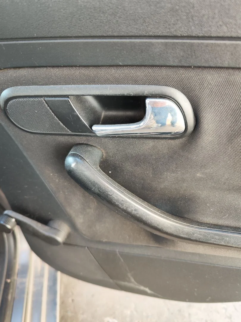 Foto de MANETA INTERIOR TRASERA DERECHA SEAT IBIZA (6L1) 1.9 TDI (101 CV / 74 KW)