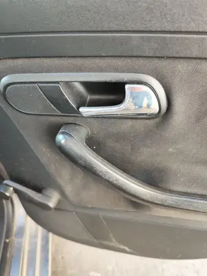 Foto de MANETA INTERIOR TRASERA DERECHA SEAT IBIZA (6L1) 1.9 TDI (101 CV / 74 KW)