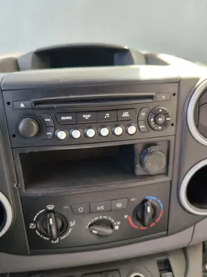 Foto de SISTEMA AUDIO / RADIO CD CITROEN BERLINGO FURGÓN 1.6 Blue-HDI FAP (99 CV / 73 KW)