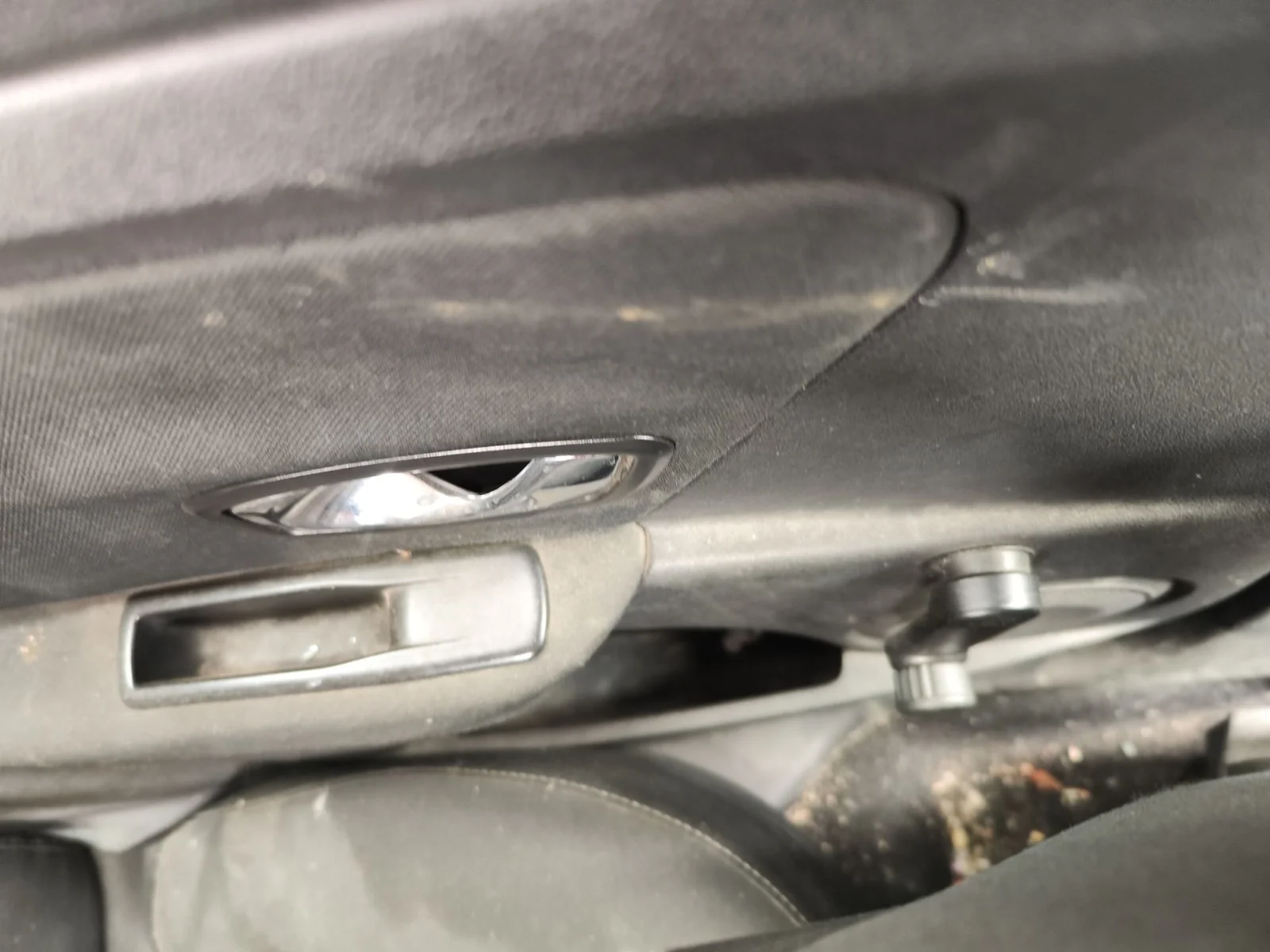 Foto de MANETA ELEVALUNAS TRASERA IZQUIERDA RENAULT MEGANE III BERLINA 5P 1.5 dCi Diesel FAP (110 CV / 81 KW)