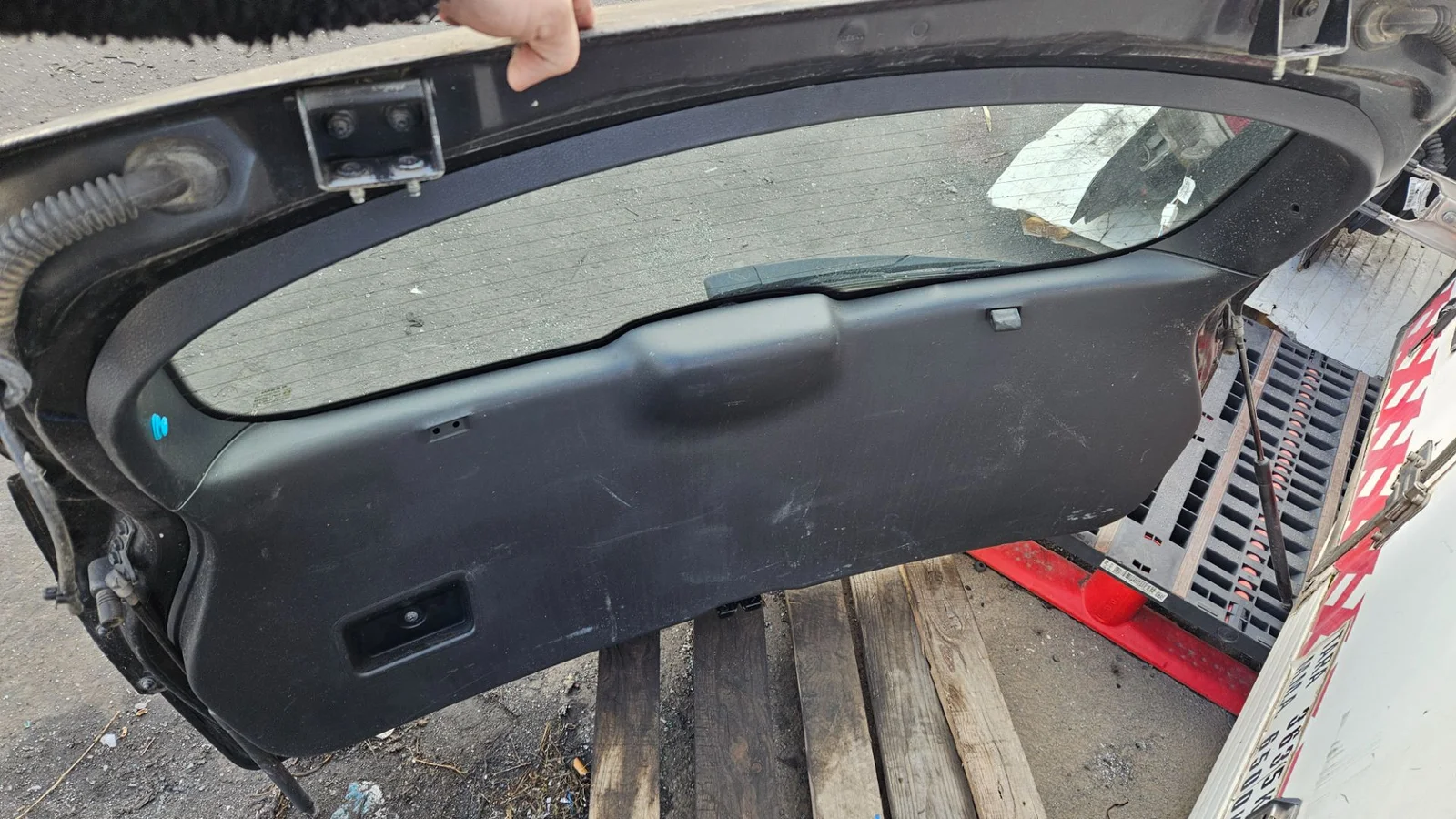 Foto de GUARNECIDO PORTON TRASERO NISSAN QASHQAI (J10) 2.0 16V CAT (141 CV / 104 KW)