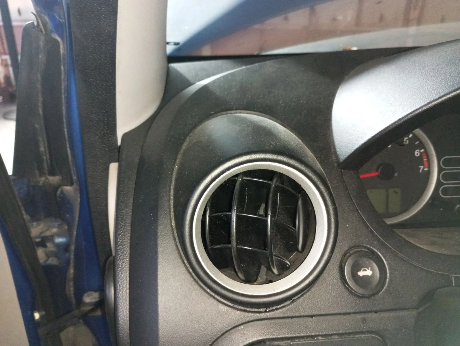 Foto de NO IDENTIFICADO FORD FIESTA (CBK) 1.25 16V CAT (69 CV / 51 KW)