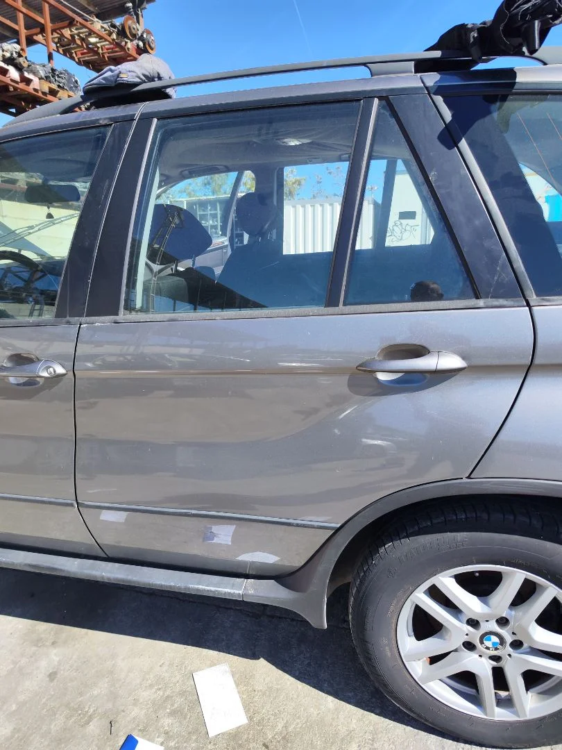 Foto de PUERTA TRASERA IZQUIERDA BMW SERIE X5 (E53) 3.0 Turbodiesel CAT (218 CV / 160 KW)