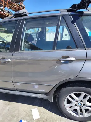 Foto de PUERTA TRASERA IZQUIERDA BMW SERIE X5 (E53) 3.0 Turbodiesel CAT (218 CV / 160 KW)