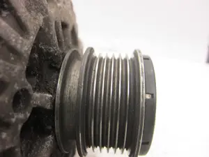 Foto de ALTERNADOR SEAT ALTEA XL (5P5) 1.9 TDI (105 CV / 77 KW) referencia 06F903023C foto 2