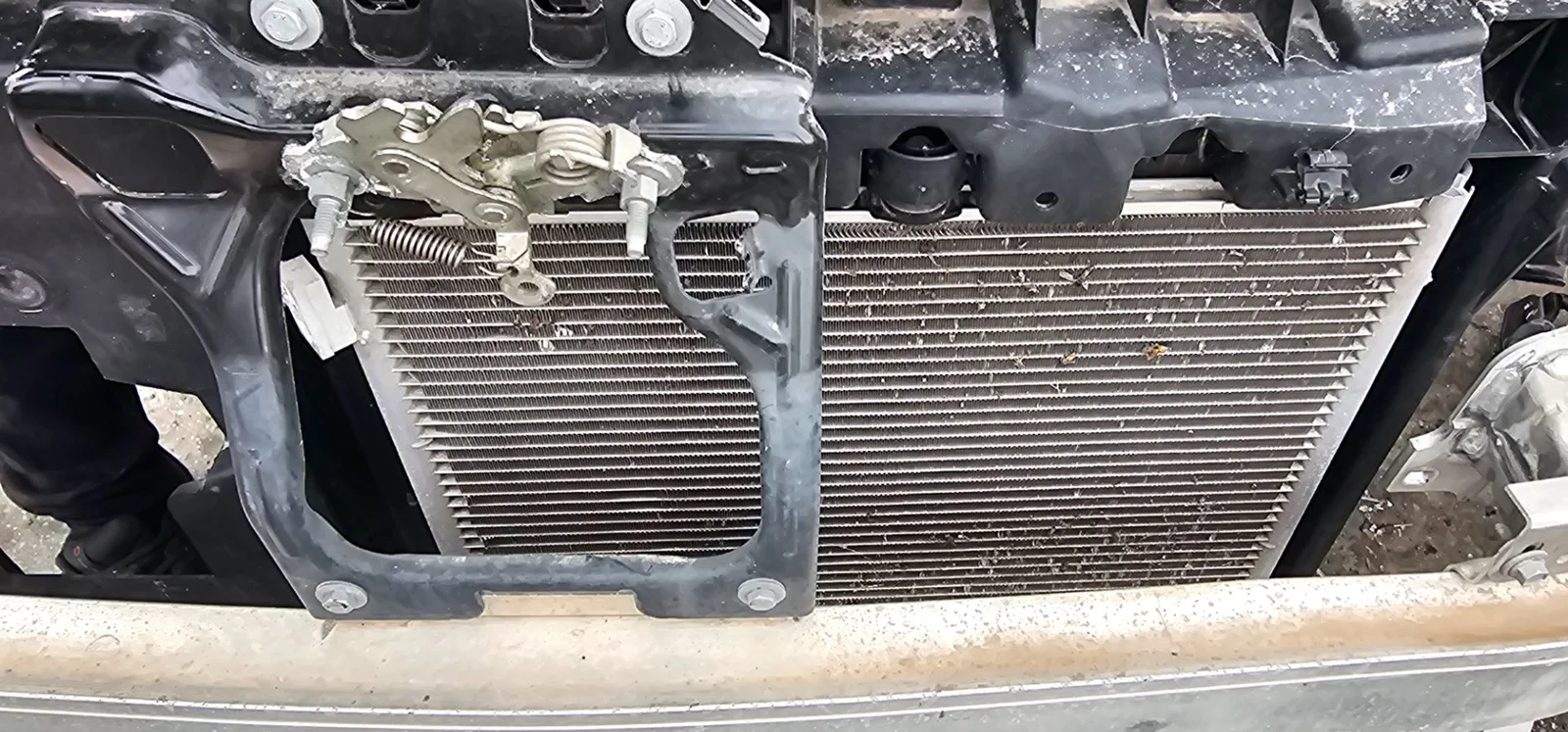 Foto de CONDENSADOR / RADIADOR AIRE ACONDICIONADO PEUGEOT 208 1.2 12V e-VTi / PureTech (81 CV / 60 KW) referencia 6455HF