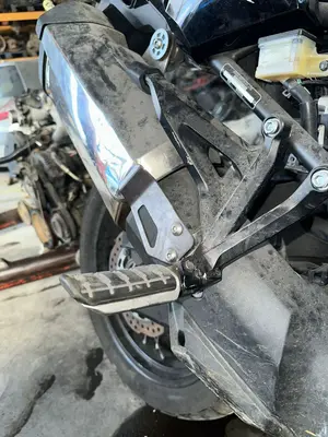 Foto de ESTRIBOS LATERALES HONDA CRF 1000L AFRICA TWIN 998 cm3 - 70 kW (95 CV / 70 KW) foto 2