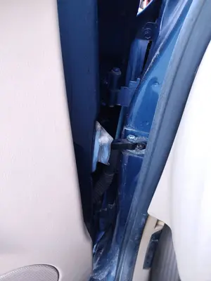 Foto de RETENEDOR PUERTA BMW SERIE 3 COMPACTO (E46) 2.0 16V Diesel CAT (150 CV / 110 KW)