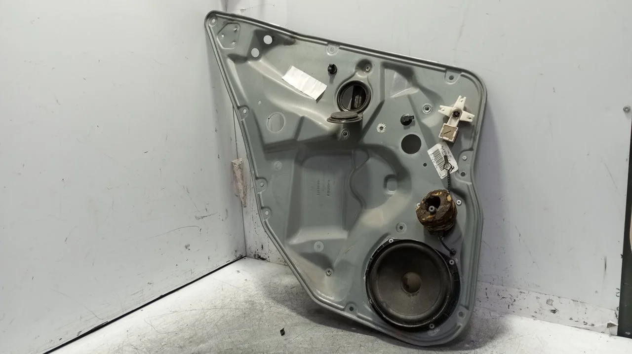 Foto de ELEVALUNAS TRASERO IZQUIERDO SEAT IBIZA (6L1) 1.2 (64 CV / 47 KW) referencia 6L4839755D