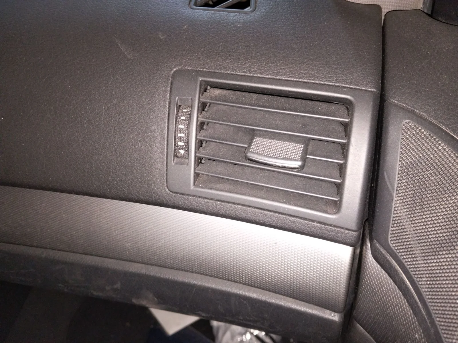 Foto de REJILLA AIREADORA AUDI A4 BERLINA (8E)