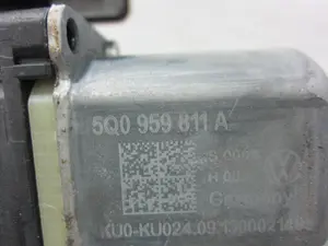 Foto de MOTOR ELEVALUNAS TRASERO IZQUIERDO SEAT LEON (5F1) 1.6 TDI (105 CV / 77 KW) referencia 5Q0959811A foto 4