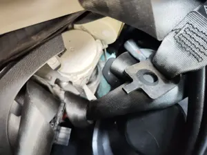 Foto de CINTURON SEGURIDAD TRASERO IZQUIERDO RENAULT CLIO III 1.2 16V (75 CV / 55 KW)