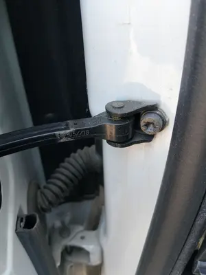 Foto de RETENEDOR PUERTA CITROEN C4 CACTUS 1.2 12V VTi (82 CV / 60 KW) referencia 9801290780