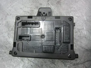 Foto de CAJA RELES / FUSIBLES RENAULT CLIO III 1.2  (75 CV / 55 KW) referencia 8200383473