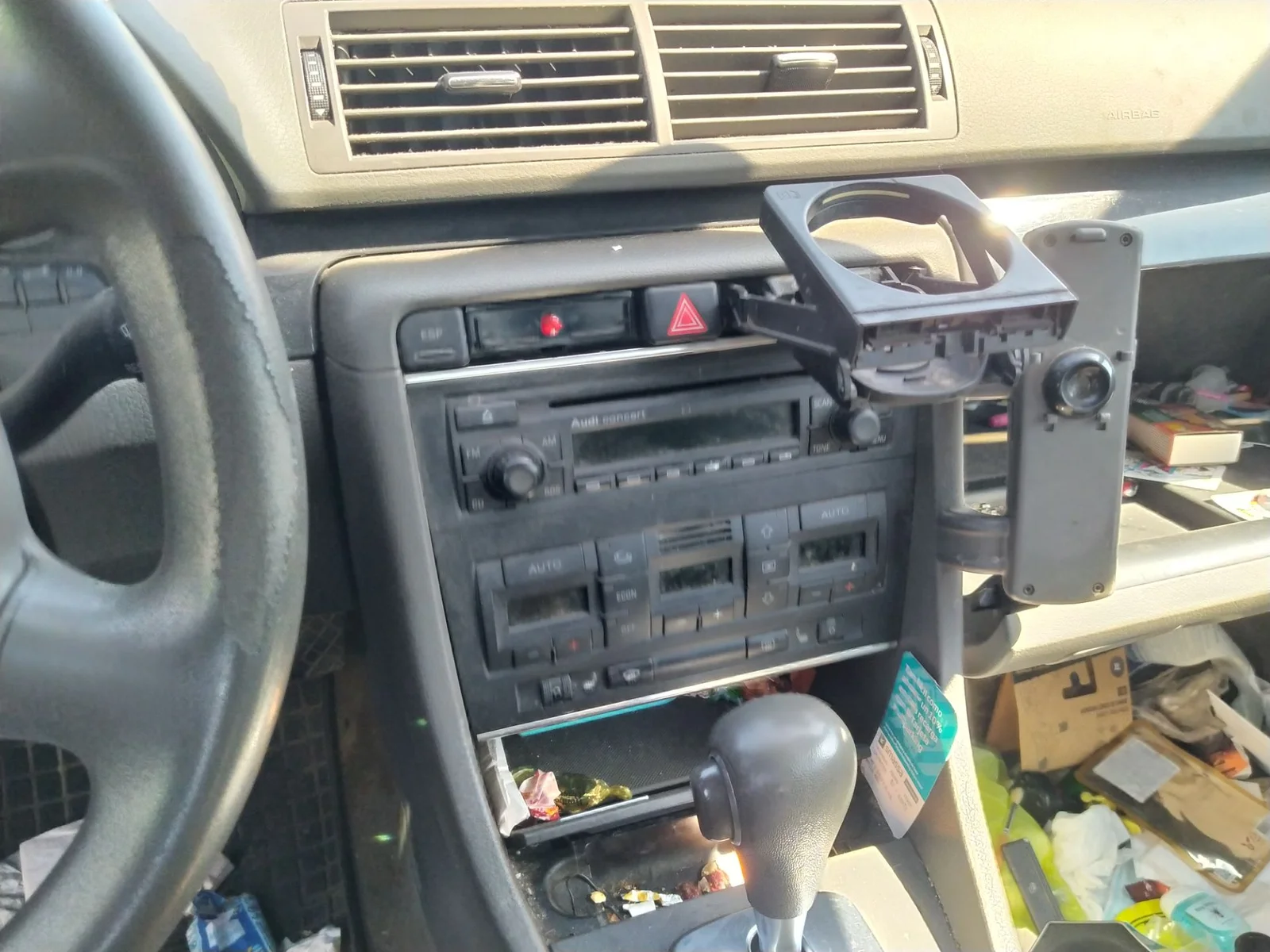 Foto de SISTEMA AUDIO / RADIO CD AUDI A4 AVANT (8E) 1.9 TDI (131 CV / 96 KW)