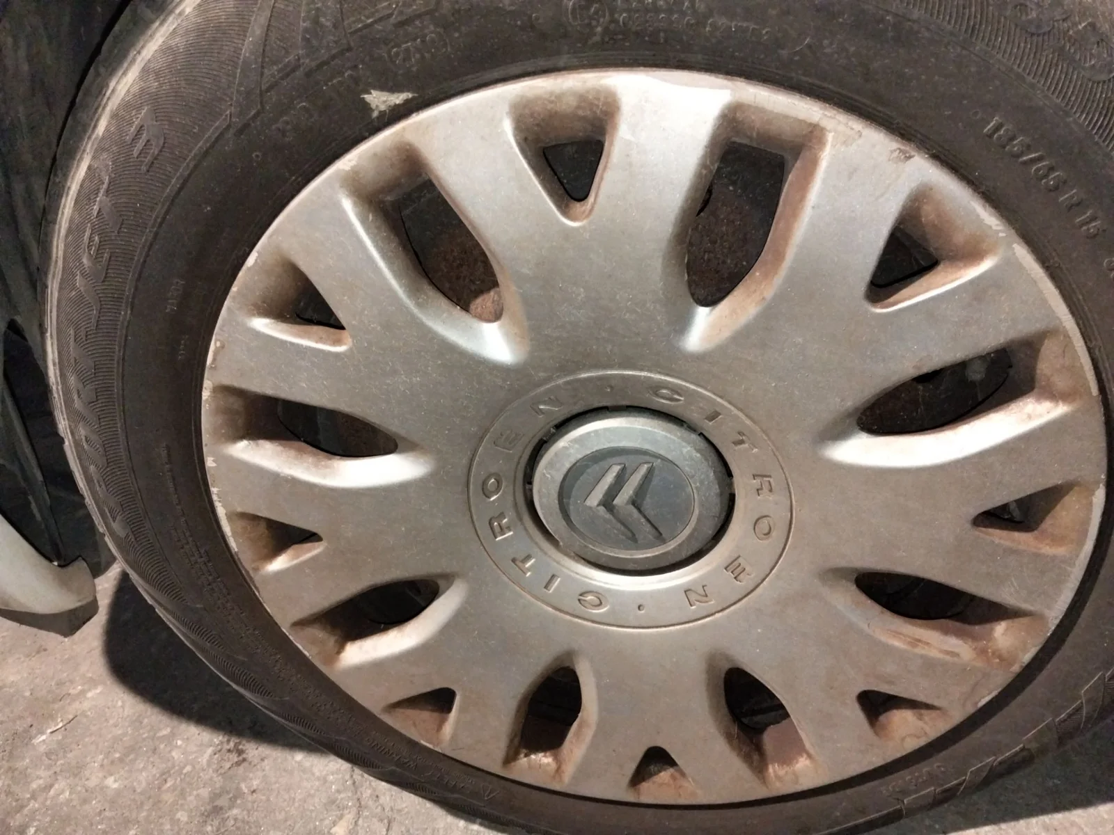 Foto de TAPACUBOS CITROEN XSARA PICASSO