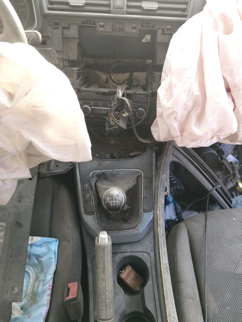 Foto de CONSOLA CENTRAL SEAT ARONA (KJ) 1.6 TDI (116 CV / 85 KW)
