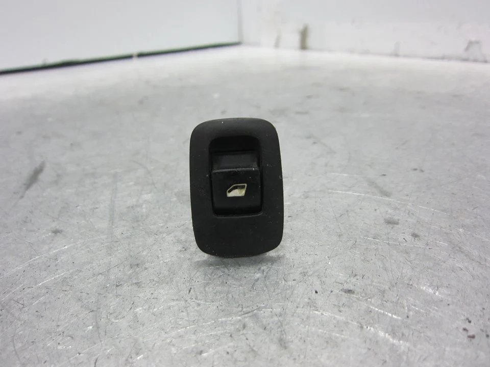 Foto de MANDO ELEVALUNAS TRASERO IZQUIERDO CITROEN GRAND C4 PICASSO 1.6 16V HDi FAP (109 CV / 80 KW) referencia 96639378ZD