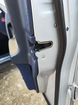 Foto de CERRADURA PUERTA DELANTERA DERECHA MERCEDES-BENZ CLASE E (BM 210) BERLINA 3.0 Turbodiesel CAT (177 CV / 130 KW)
