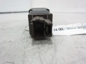 Foto de INTERRUPTOR PEUGEOT 206 1.4 (75 CV / 55 KW) referencia 96404548XT foto 2