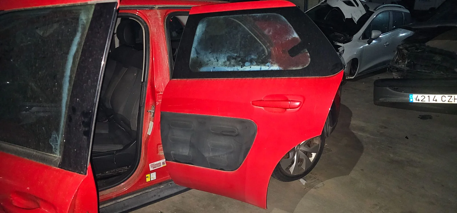 Foto de PUERTA TRASERA IZQUIERDA CITROEN C4 CACTUS 1.2 12V VTi (82 CV / 60 KW) referencia 9801219180