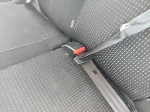 Foto de ENGANCHE CINTURON TRASERO IZQUIERDO PEUGEOT 208 1.2 12V e-VTi / PureTech (81 CV / 60 KW) referencia 61904058