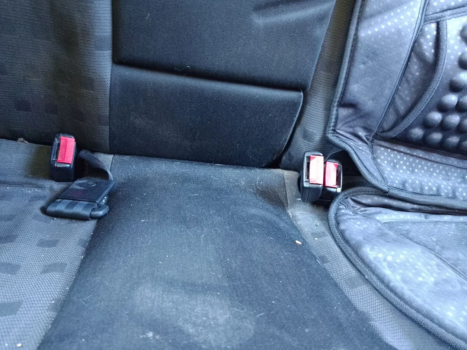 Foto de ENGANCHE CINTURON TRASERO CENTRAL VOLKSWAGEN PASSAT BERLINA (3B3) 1.9 TDI (131 CV / 96 KW)