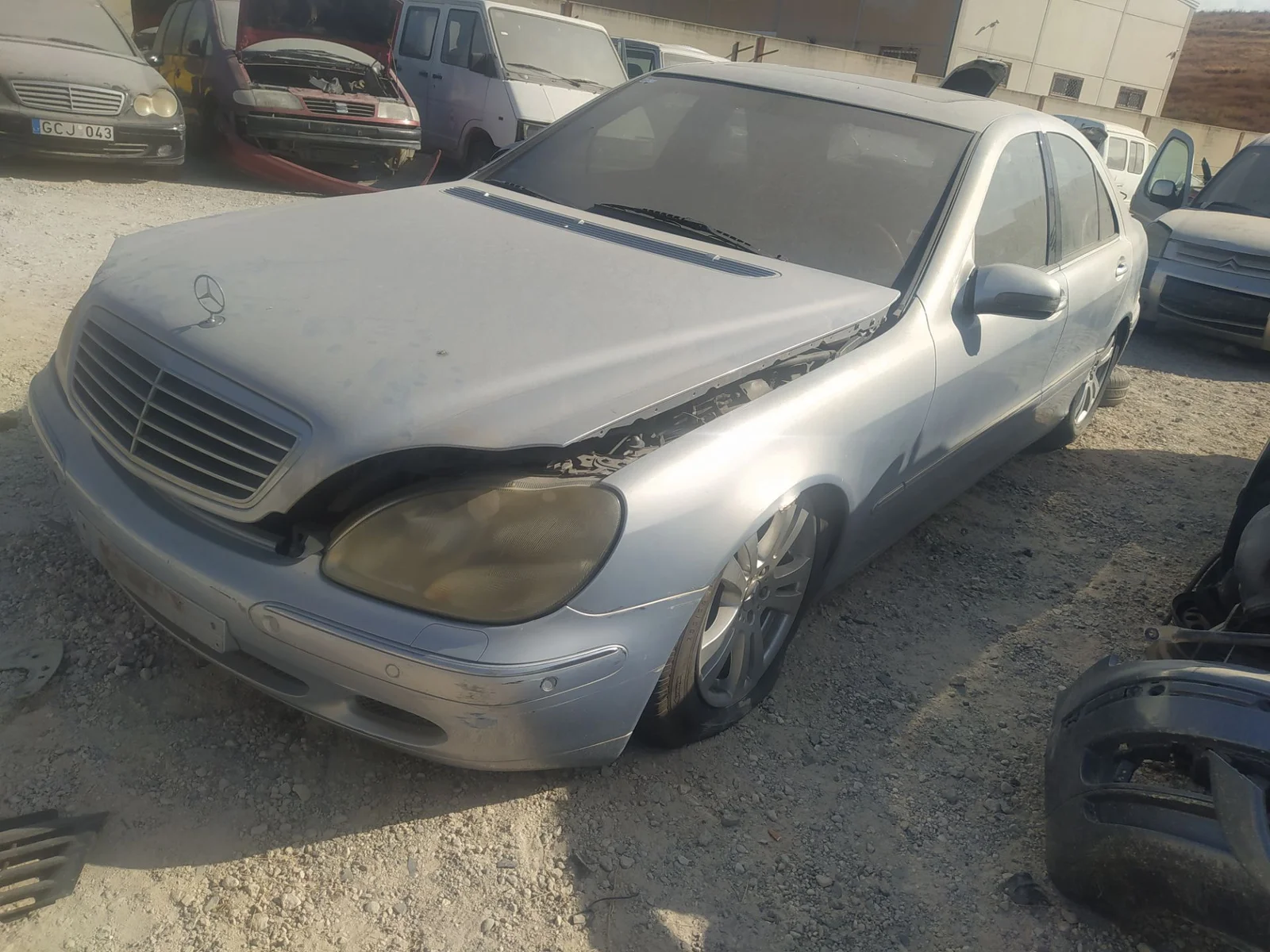Foto de PARAGOLPES DELANTERO MERCEDES-BENZ CLASE S (BM 220) BERLINA 5.0 V8 24V CAT (306 CV / 225 KW)