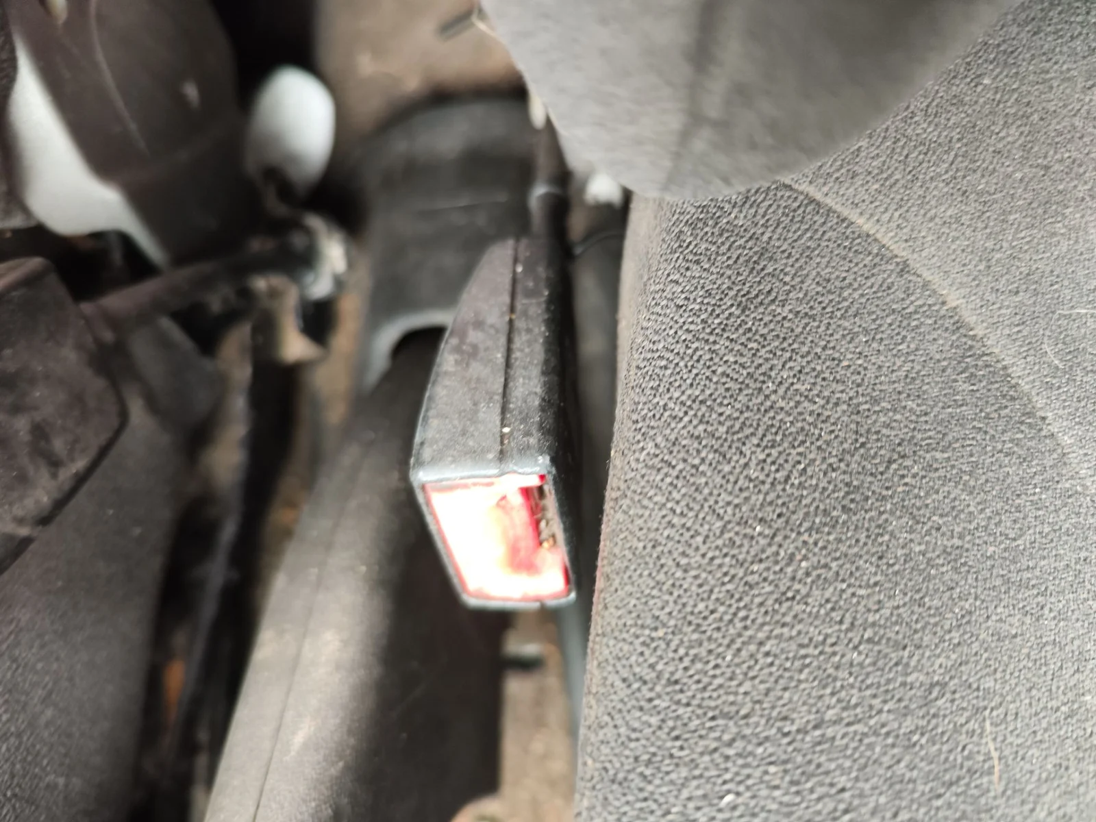 Foto de PRETENSOR AIRBAG IZQUIERDO FIAT I DOBLÒ (119) 1.9 JTD CAT (105 CV / 77 KW)