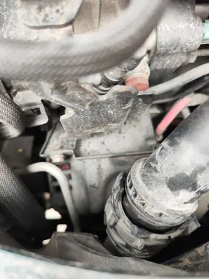 Foto de COMPRESOR AIRE ACONDICIONADO RENAULT CLIO III 1.5 dCi Diesel FAP (75 CV / 55 KW)