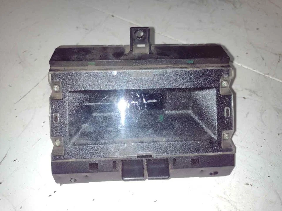 Foto de PANTALLA MULTIFUNCION RENAULT LAGUNA (B56) 1.8 (90 CV / 66 KW) referencia 7700822080