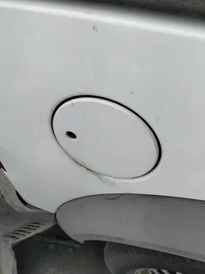 Foto de TAPA EXTERIOR COMBUSTIBLE FORD TRANSIT CONNECT (TC7) 1.8 TDCi CAT (110 CV / 81 KW) referencia 5125863